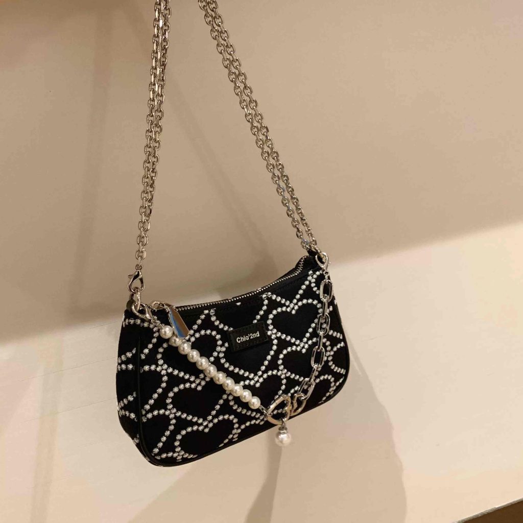 Women's Heart-Shaped Clutch
