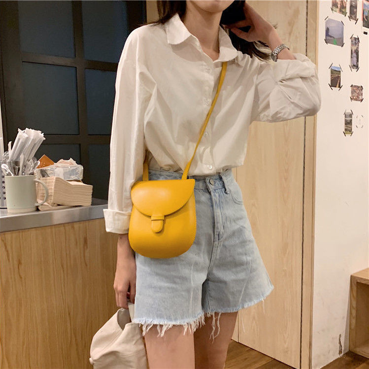Women's fashionable patent leather clutch