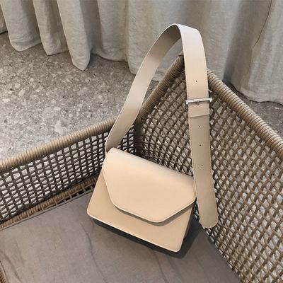 Lady's light-colored leather crossbody bag